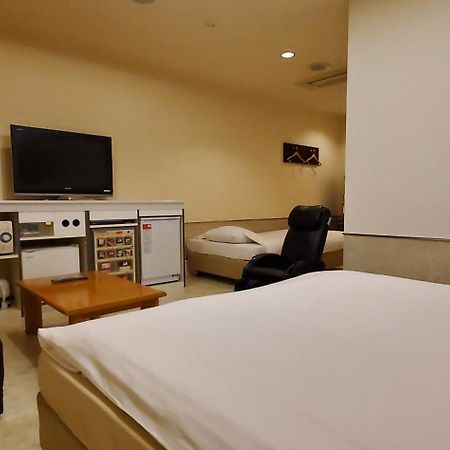 Hotel Golf Tsunashima (Adults Only) Йокохама Екстериор снимка