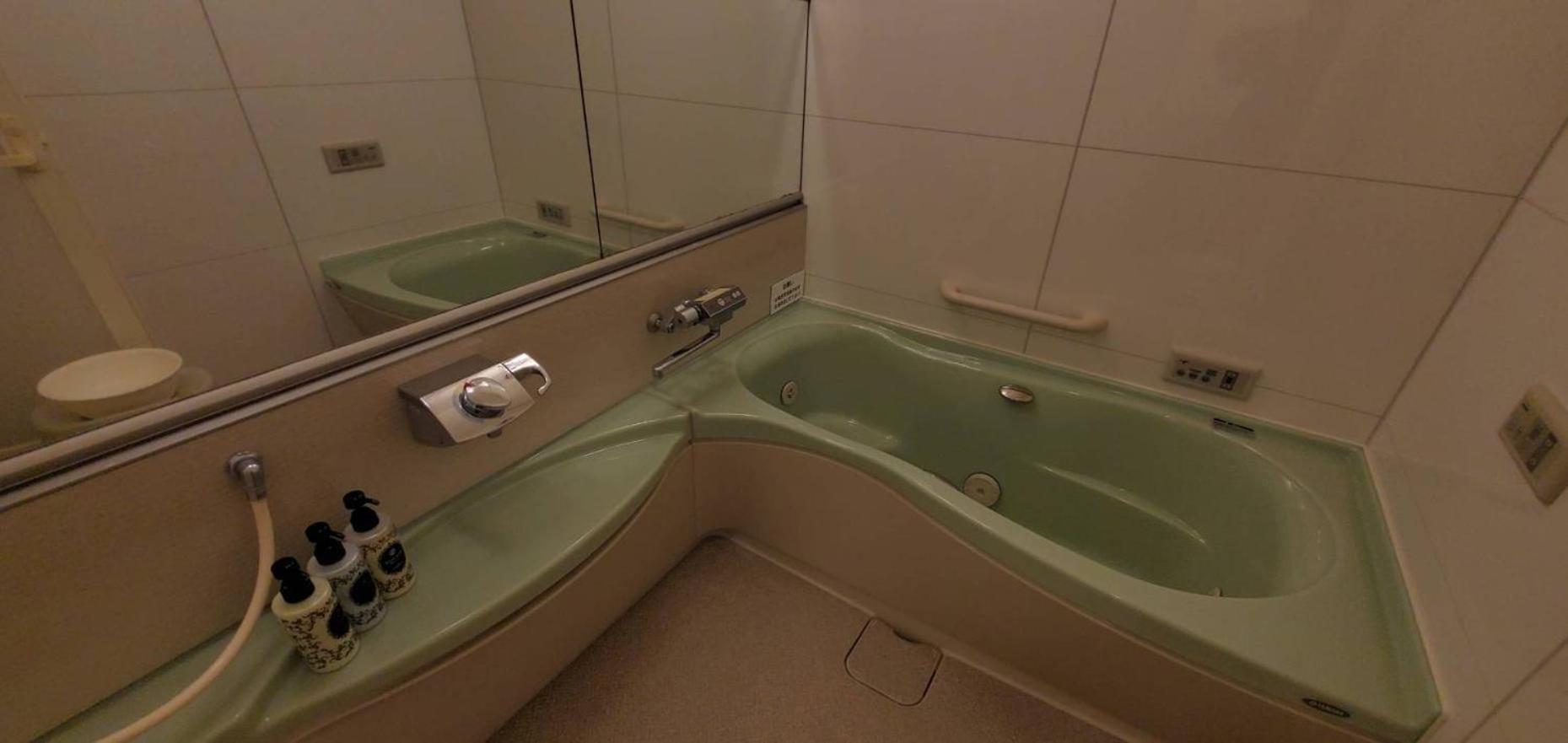Hotel Golf Tsunashima (Adults Only) Йокохама Екстериор снимка